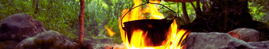 Kessel an einer Feuerstelle