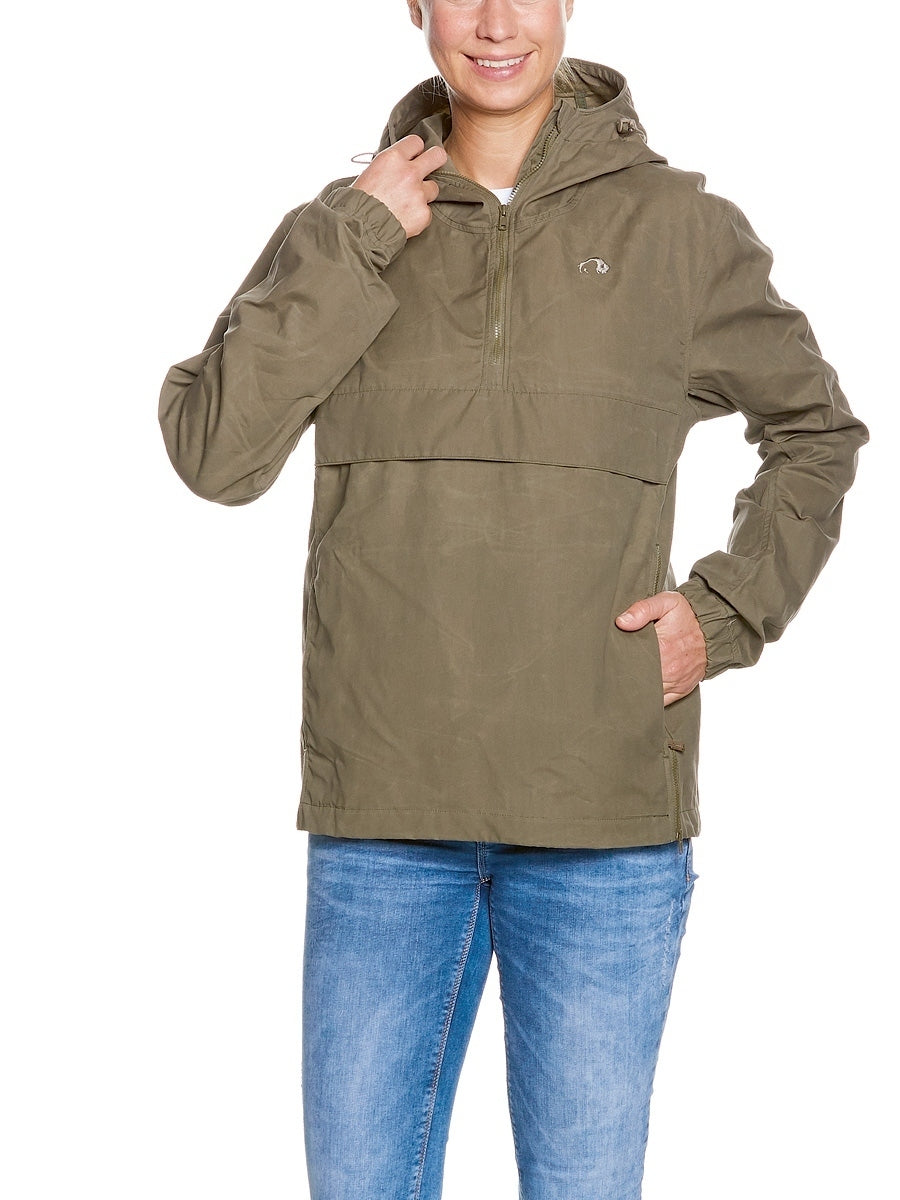 Tatonka Vinjo Anorak: Leichter Outdoor-Überzug für jedes Wetter, olivgrün, Frau von vorn