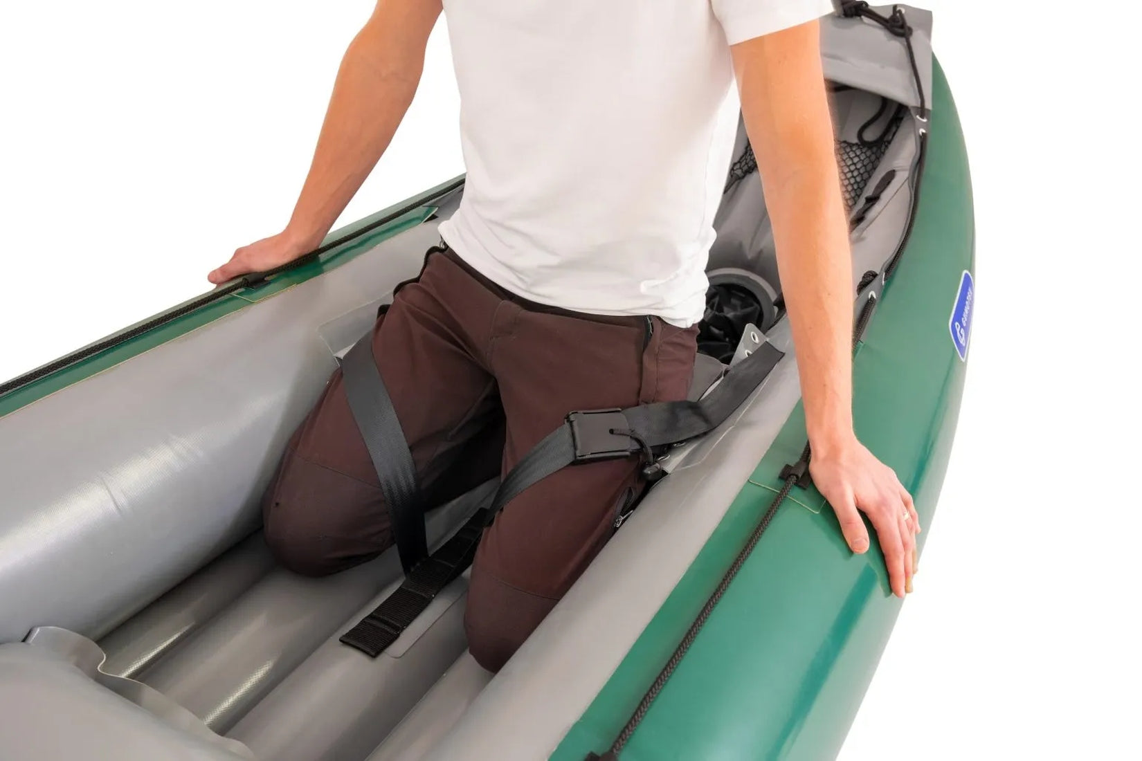 Sitzende Person in Gumotex Baraka 2+1 Personen Schlauchkanu aufblasbar