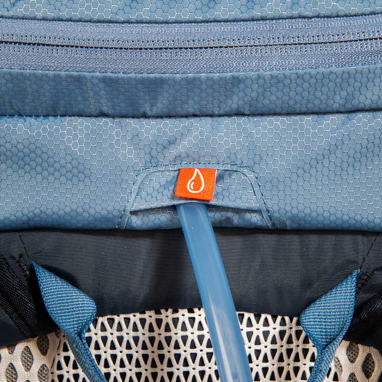 Tatonka Hike Pack 25 Women Wanderrucksack hellblau, Detail: Trageschlaufe